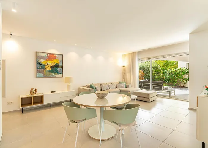 Jardines Elegant Two Bedrooms Apartment