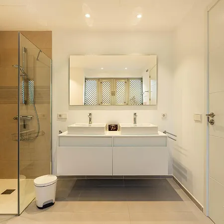 Jardines Elegant Two Bedrooms Lägenhet *